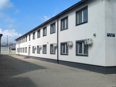 Clădire multifuncțională de vânzare – 24 locuinte, curte, randament ridicat