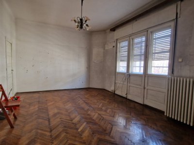 Proprietate deosebită ap 3 camere în casă interbelică, de vanzare in zona Unirii
