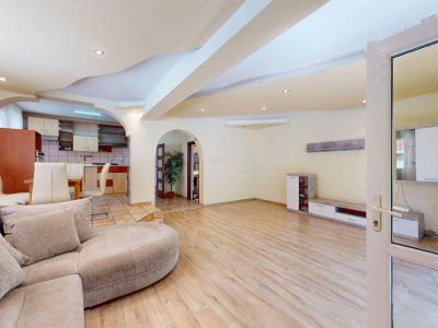 De  inchiriat  Vila cu 7 camere + gradina + piscina  Bulevardul Ghencea