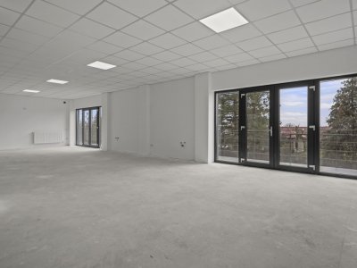 De vanzare spatiu comercial nou - Peris, la strada principala