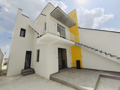 Vânzare vilă modernă în Mamaia Nord — terasa circulabila