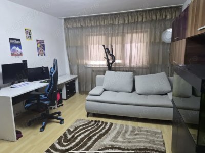 Apartament cu 3 camere, 2 băi, balcon și boxă — parter înalt, zona Eliberării
