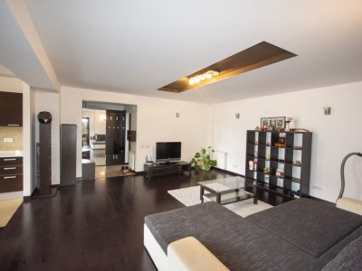 Sisesti - Bucuresti Targoviste-Apartament 3 camere de vânzare – etaj 1 